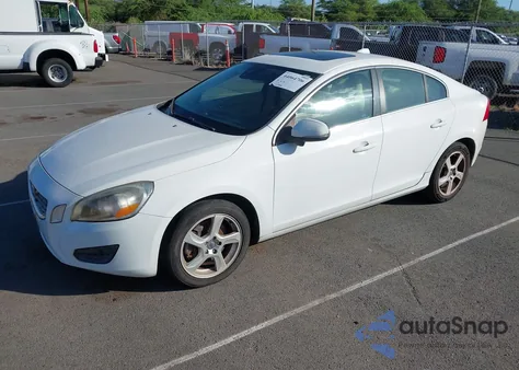 2012 Volvo S60 T5 z USA, uszkodzony, nr VIN YV1622FS6C2034360
